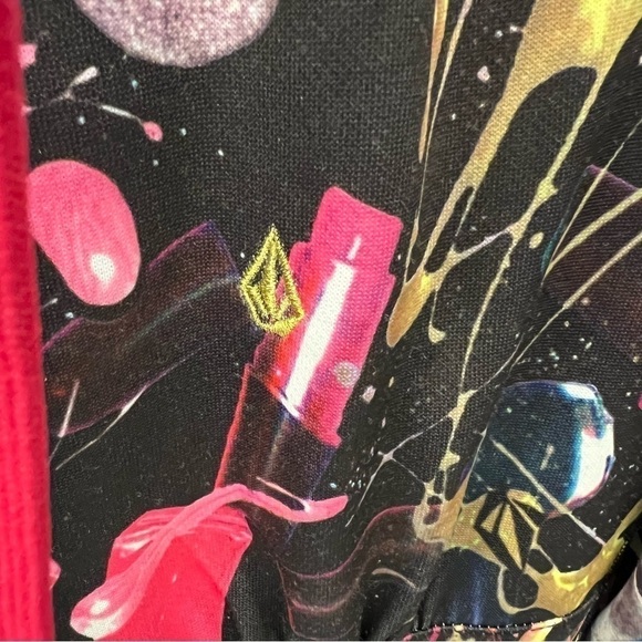 Volcom × B4BC Lipstick Nail Polish Hoodie
Jacket Womens, multicolor,size Small - Picture 8 of 16